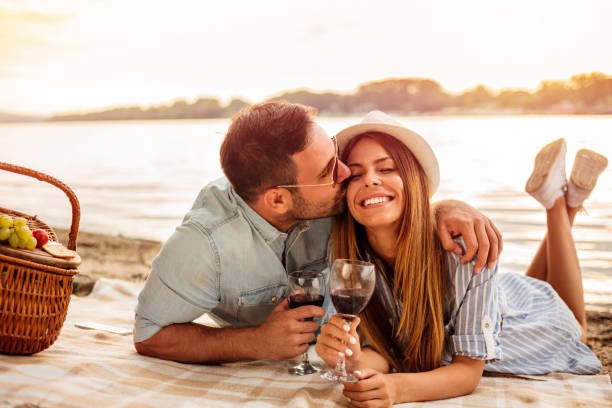 20 Cheap but Creative Date Ideas Outdoors That Cost Almost Nothing